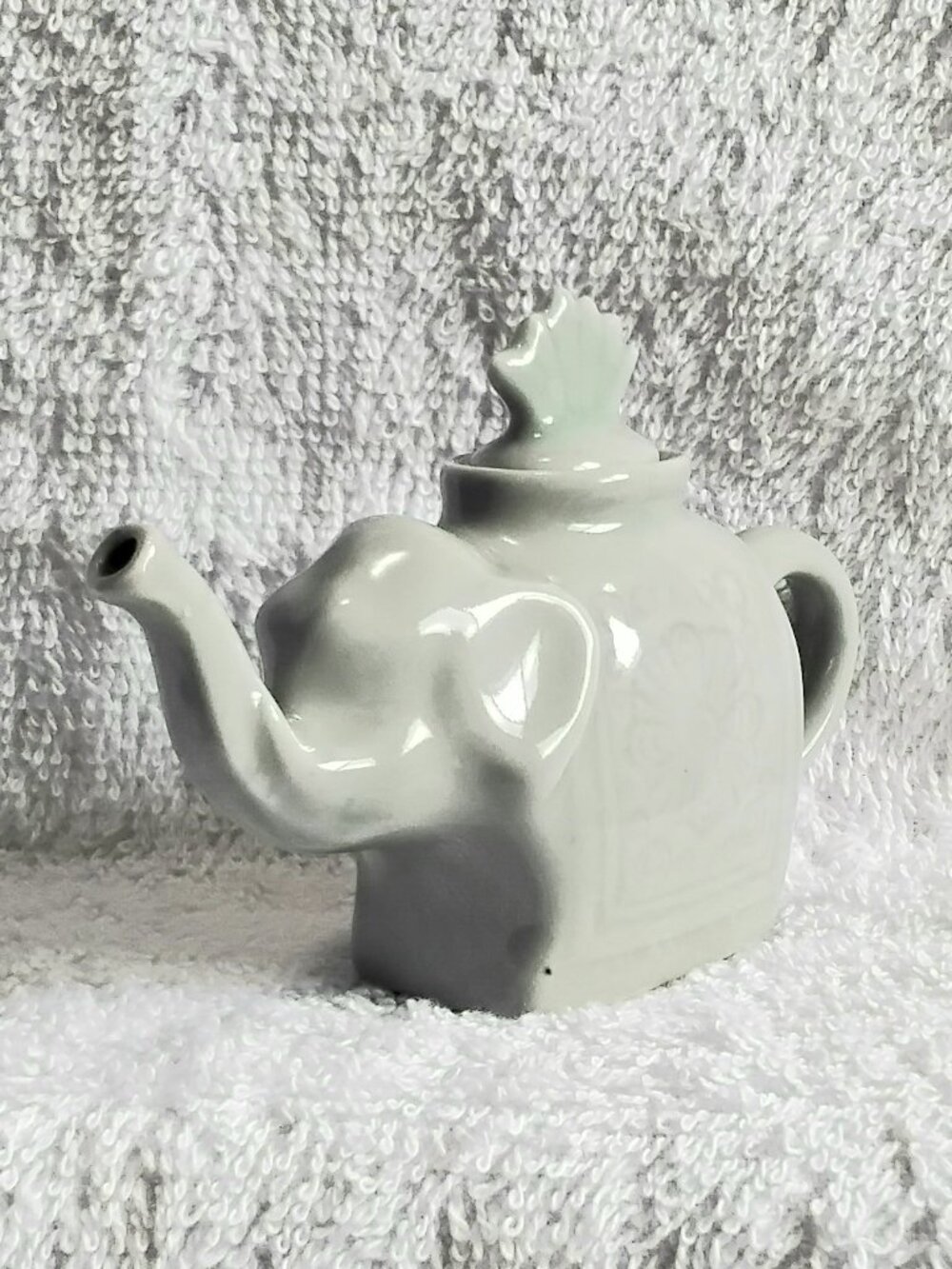 Vintage Mint & Rare Smaller Porcelain Elephant Tea Pot & Lid!!